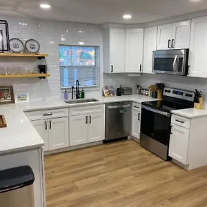 Relax In Style At Our 3br 2ba Retreat With Private Pool, Game Room, Fire Pit, Yoga Tampa
